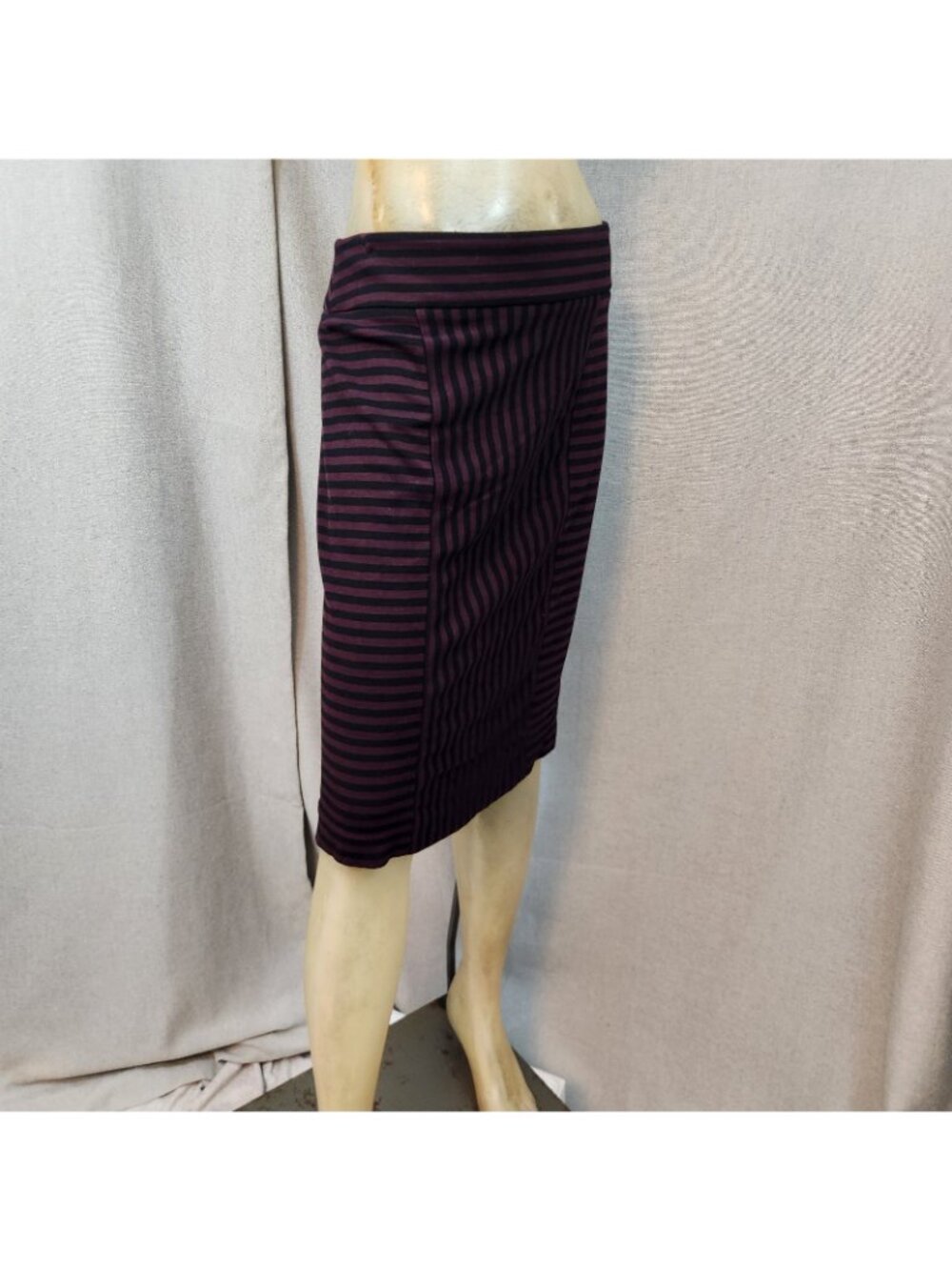 Ann Taylor LOFT Black Purple Striped Pencil Straight Skirt Size 8 MEDIUM BackZip - Picture 2 of 5
